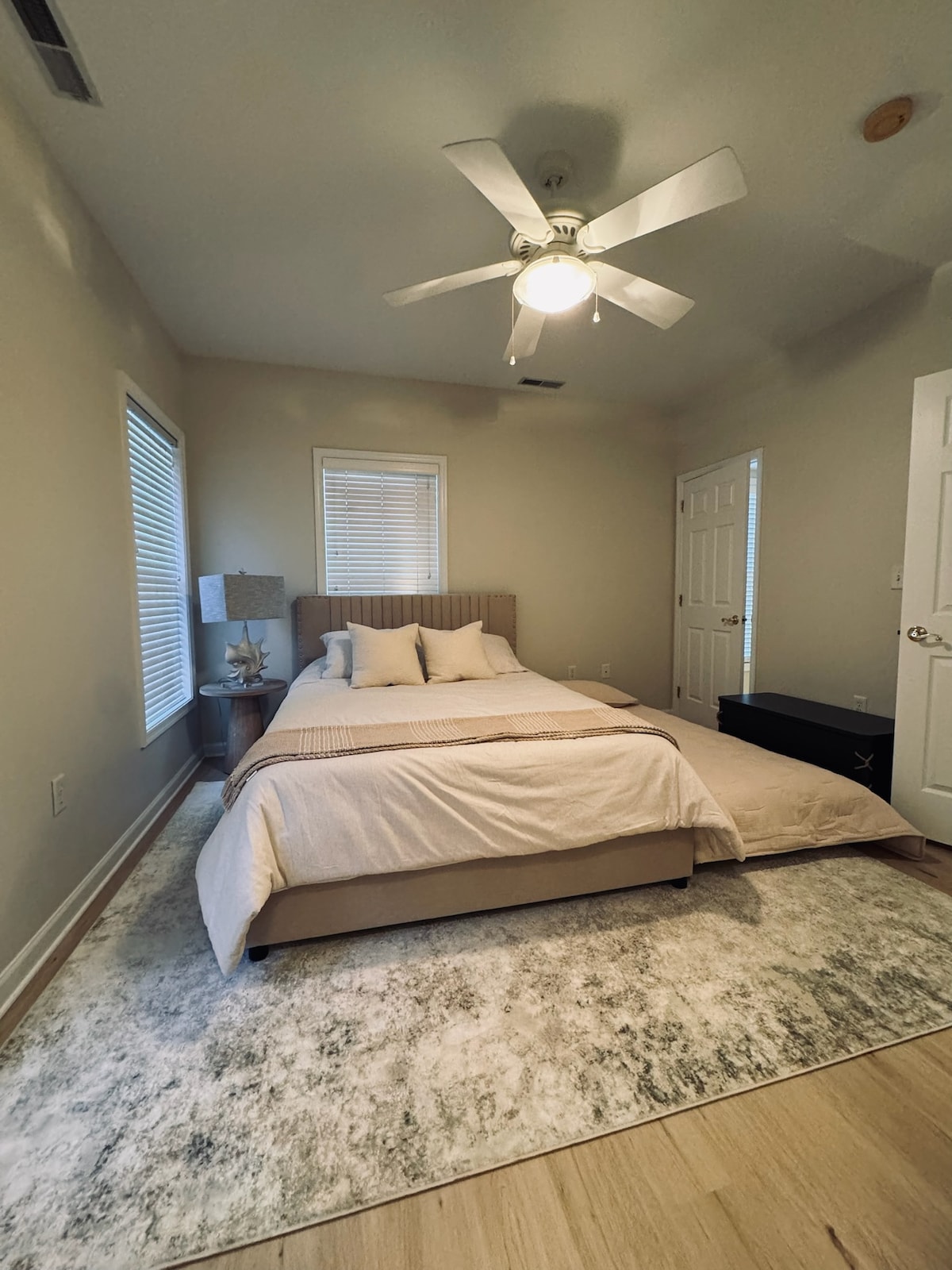 spacious-private-2br-2ba-pool-garage-central/