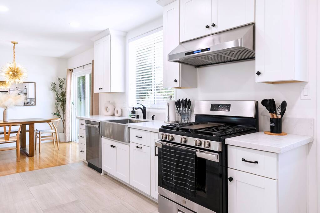 8-mins-to-disneyor-sleeps-8-+-fire-pit-+-laundry/