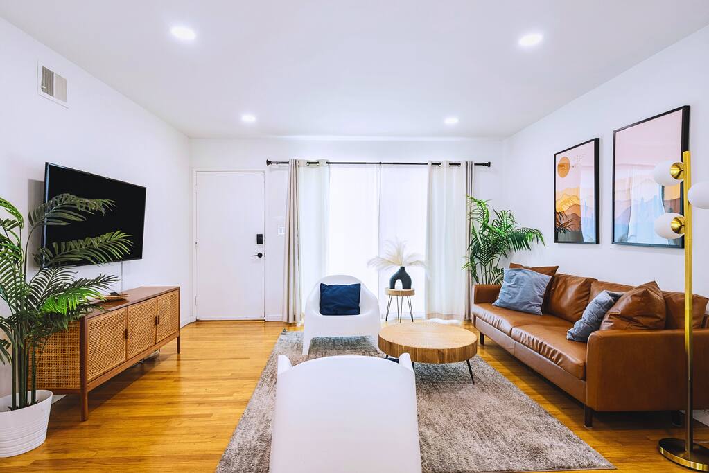 8-mins-to-disneyor-sleeps-8-+-fire-pit-+-laundry/