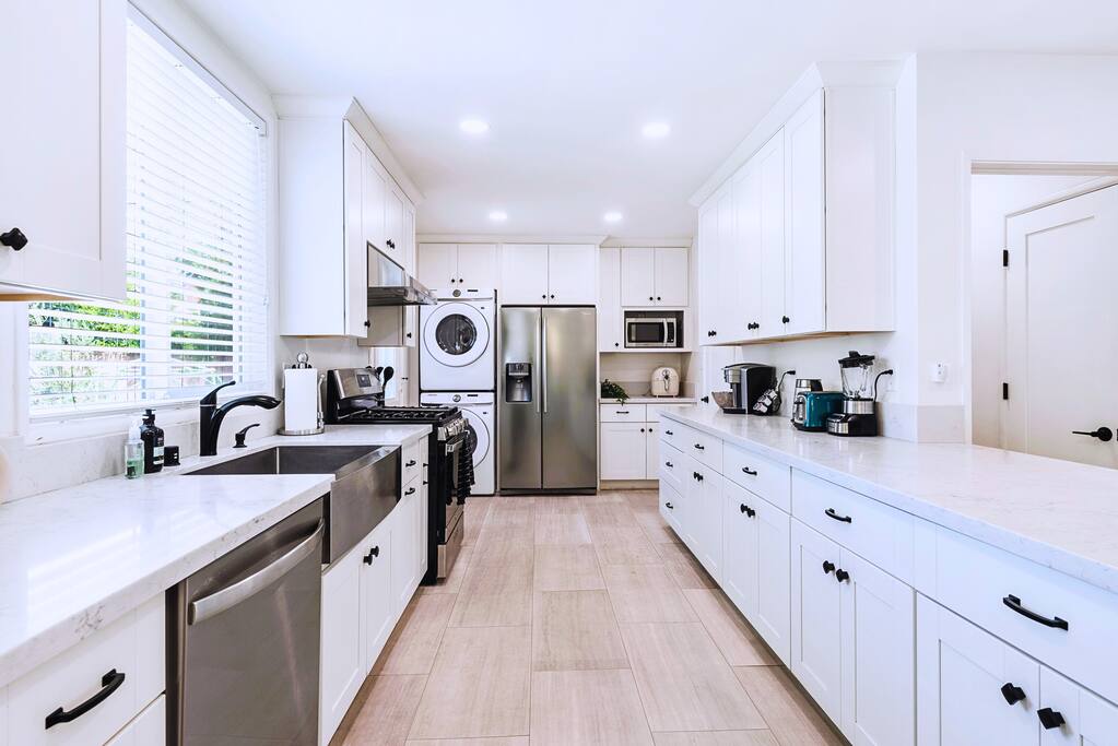 8-mins-to-disneyor-sleeps-8-+-fire-pit-+-laundry/
