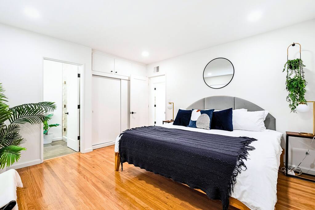 8-mins-to-disneyor-sleeps-8-+-fire-pit-+-laundry/