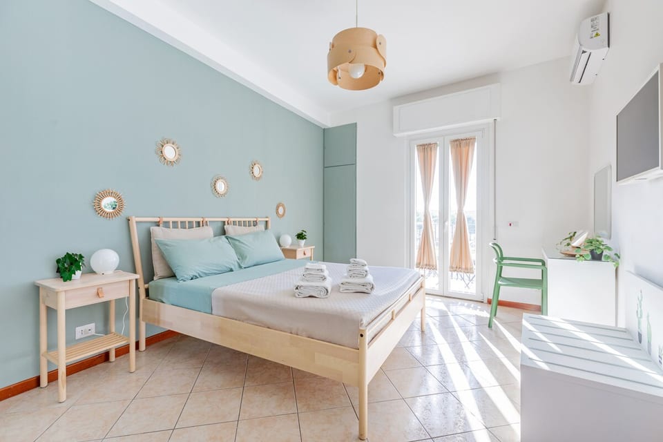 Bright 2BR Apartment with City View & Balcony - Rome