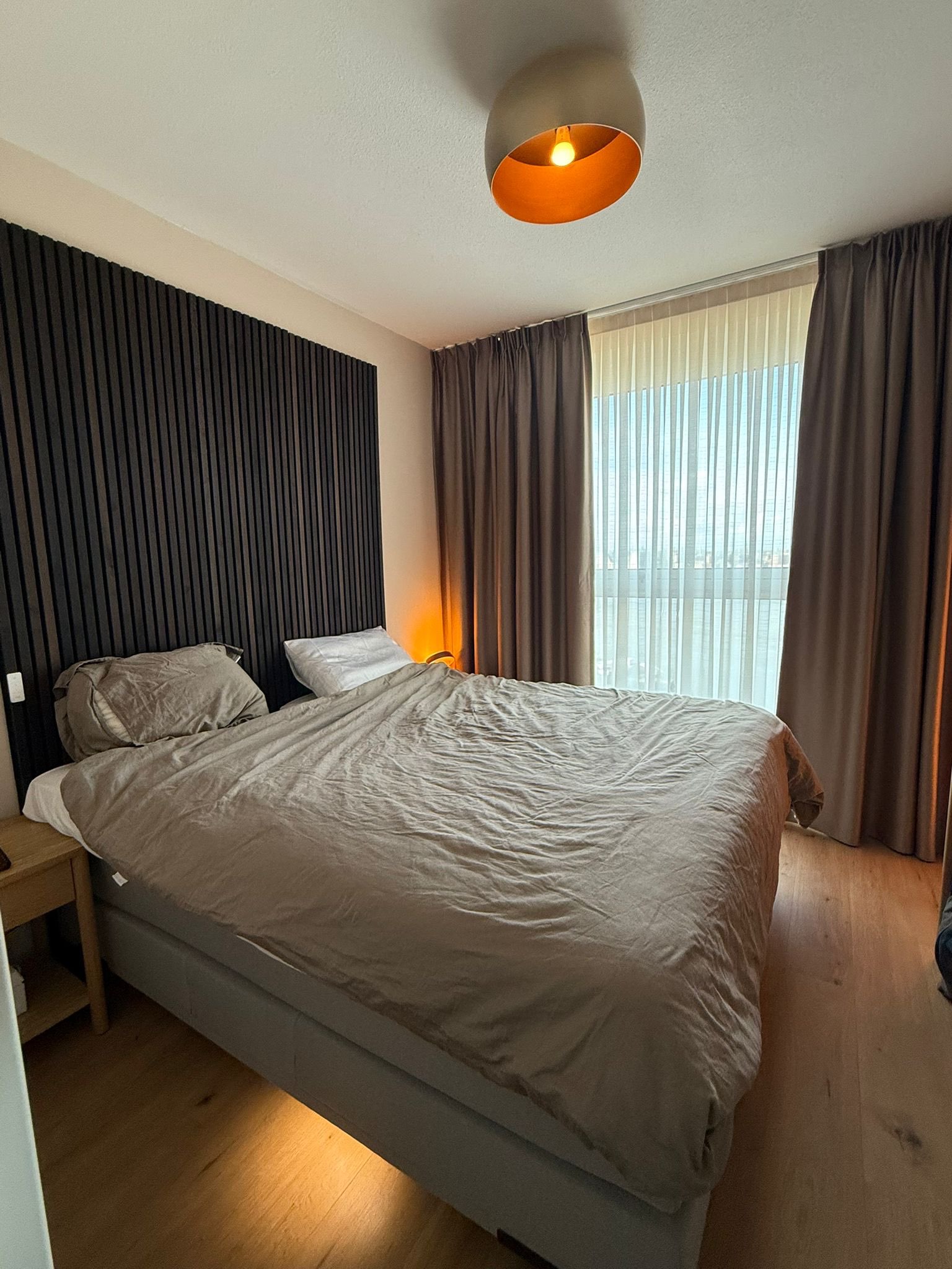 modern-apartment-in-amsterdam-with-view/