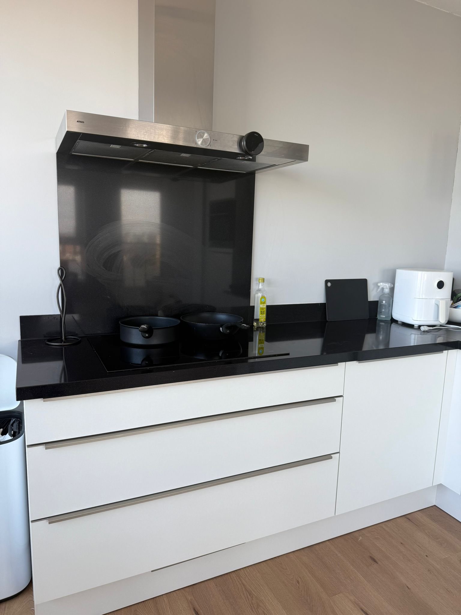 modern-apartment-in-amsterdam-with-view/