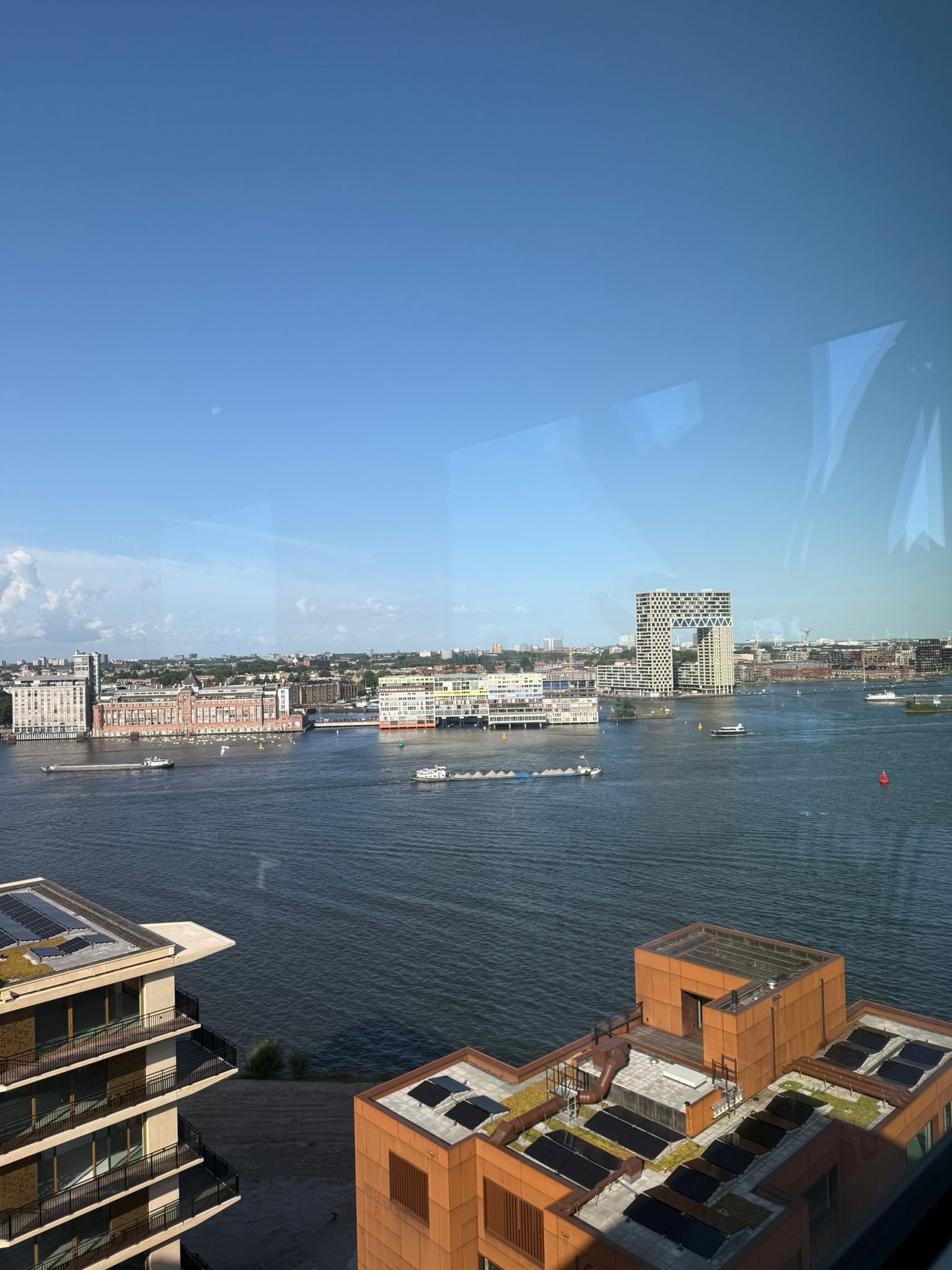 modern-apartment-in-amsterdam-with-view/