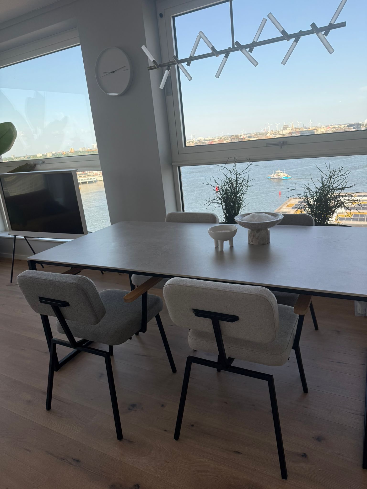 modern-apartment-in-amsterdam-with-view/