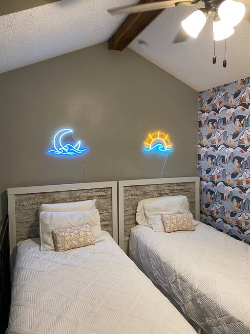 dog-friendly-or-pool-or-arcade-games-or-walk-to-beach/