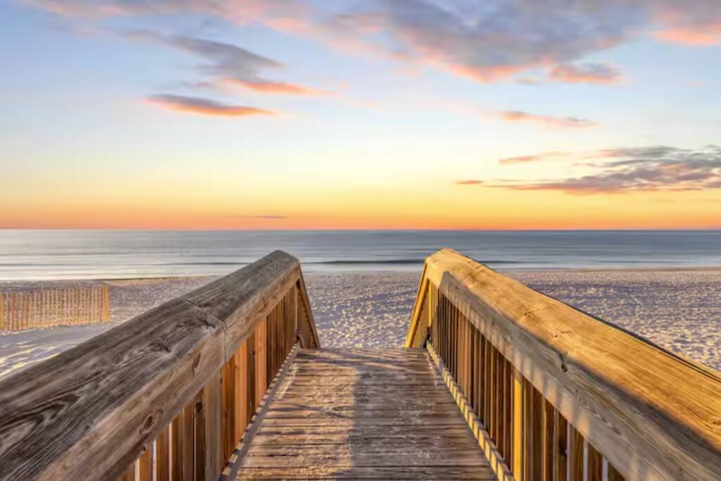 dog-friendly-or-pool-or-arcade-games-or-walk-to-beach/