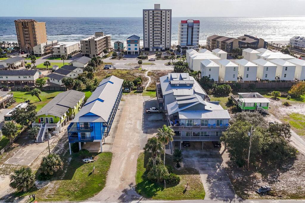 dog-friendly-or-pool-or-arcade-games-or-walk-to-beach/