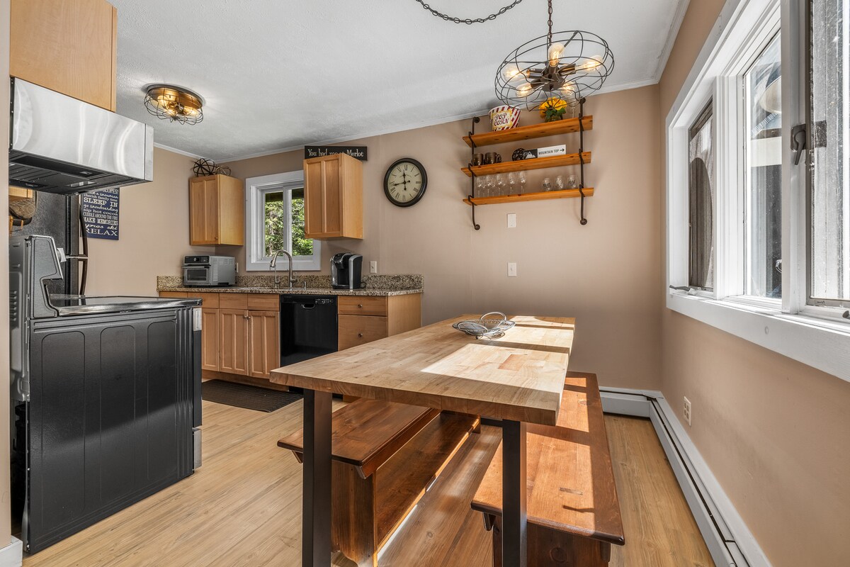 Cozy Chalet 12 Min to Stratton & 7 Min to Bromley
