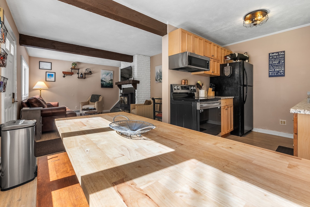 Cozy Chalet 12 Min to Stratton & 7 Min to Bromley