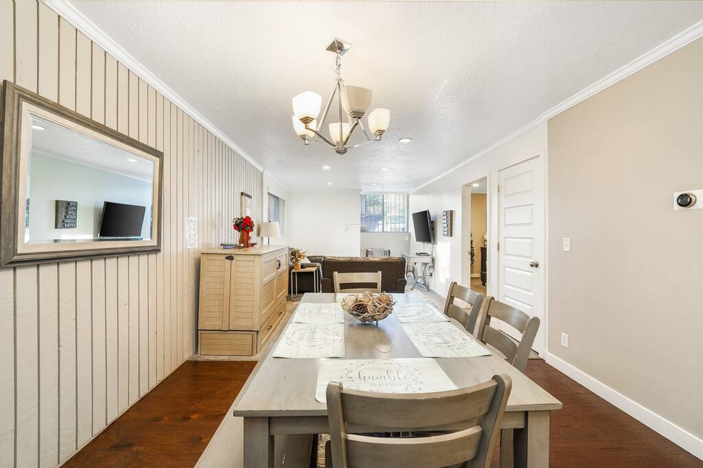 wonderful-downtownuofu-slc-condo/