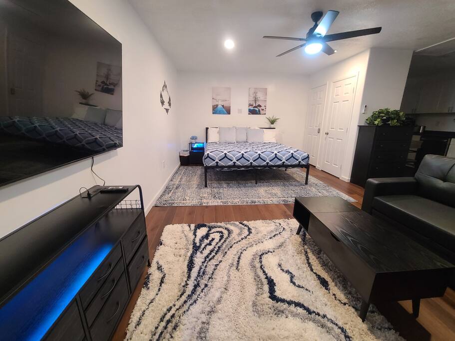 cozy-sugarhouse-studio-king-bed/