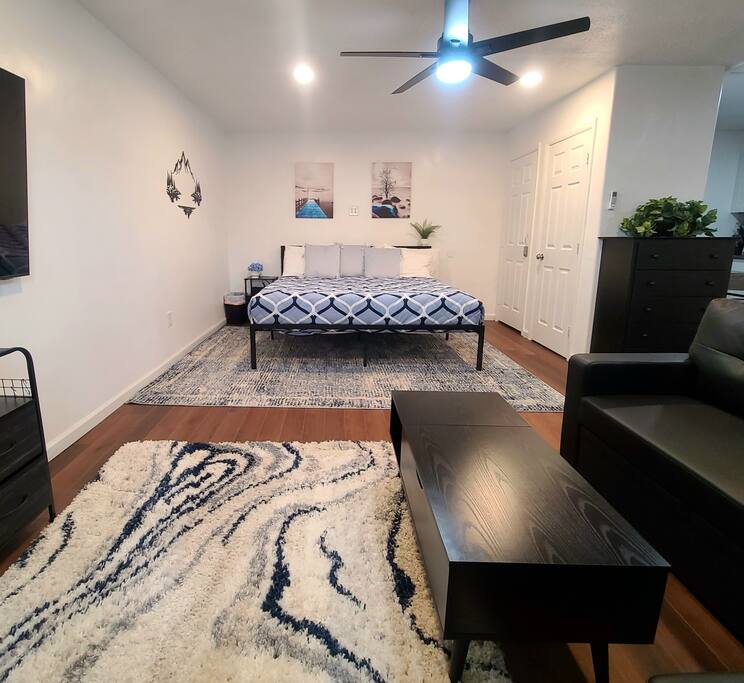 cozy-sugarhouse-studio-king-bed/