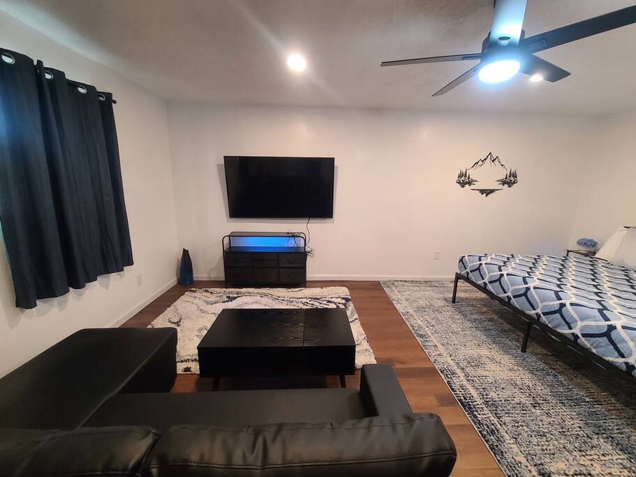 cozy-sugarhouse-studio-king-bed/