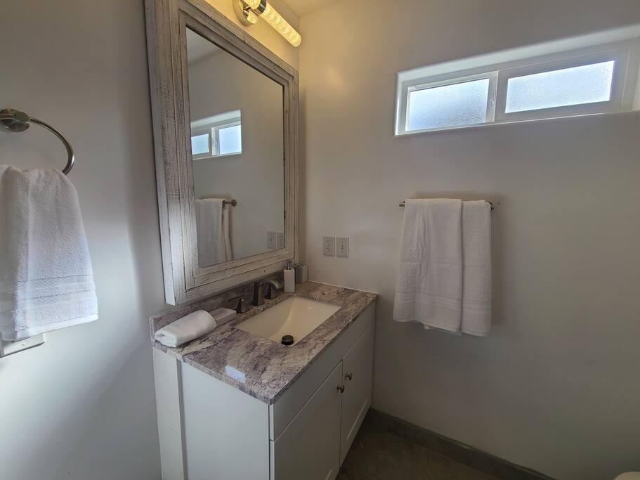 cozy-sugarhouse-studio-king-bed/