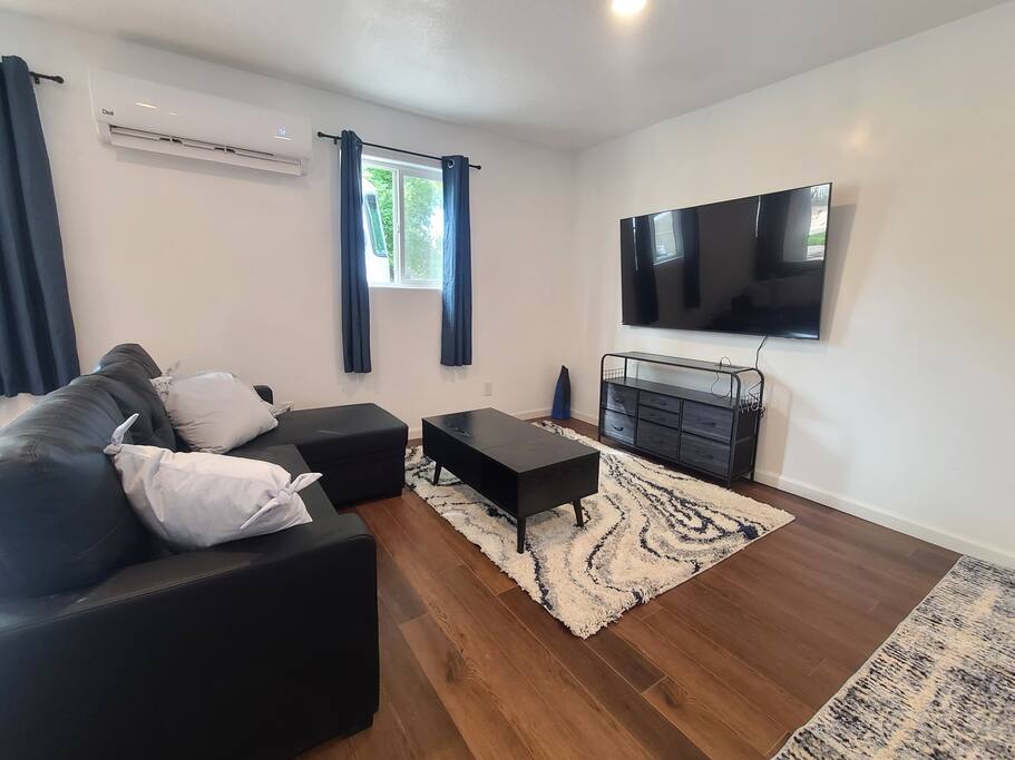 cozy-sugarhouse-studio-king-bed/