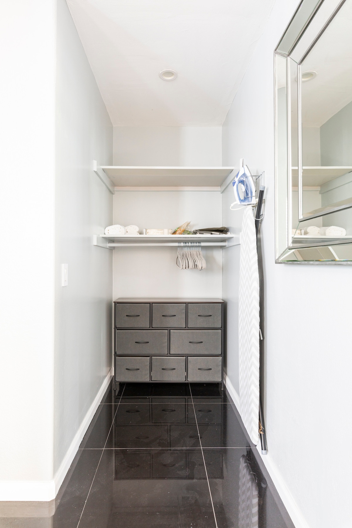 elegant-1br-victorian-in-oakland/