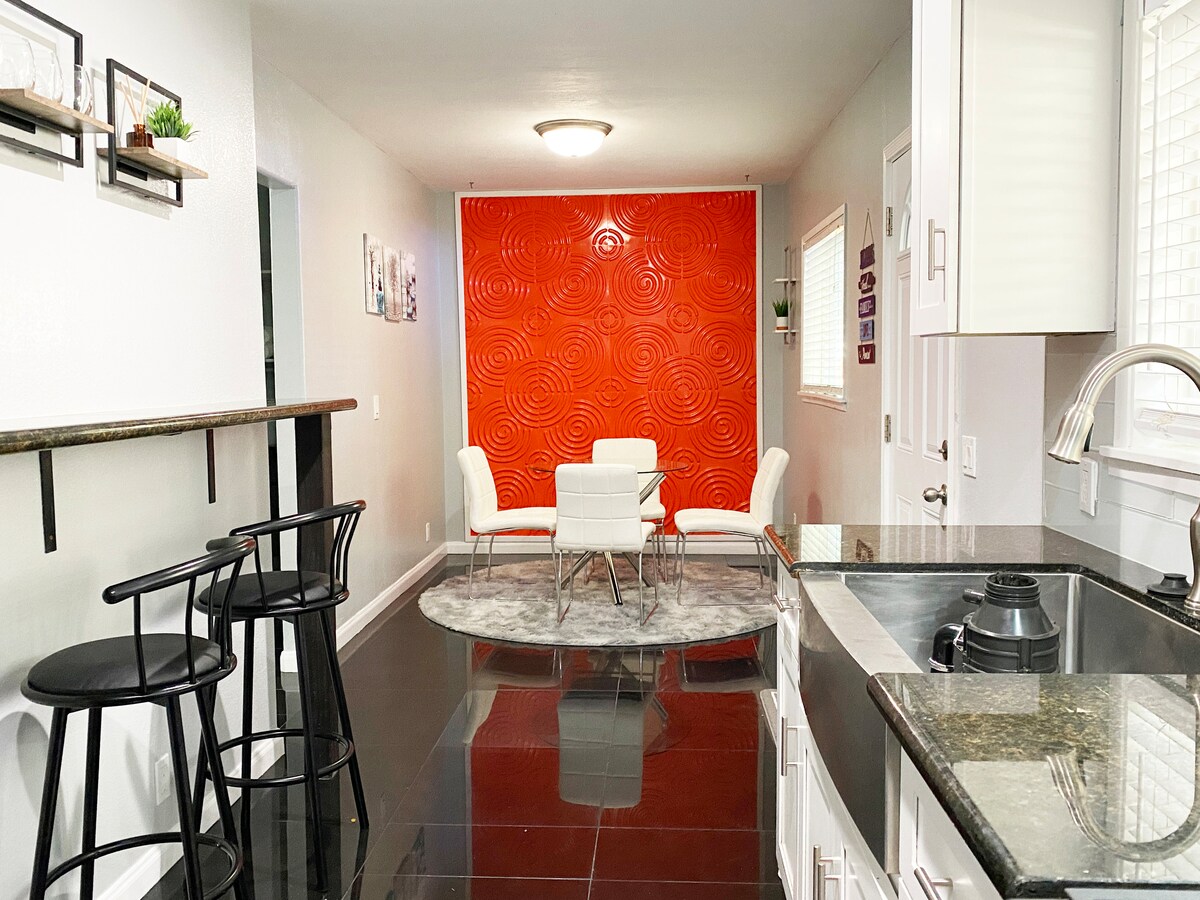 elegant-1br-victorian-in-oakland/