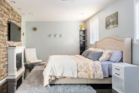 Elegant 1BR Victorian in Oakland