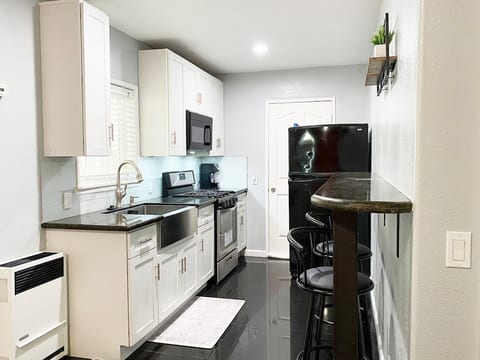 Elegant 1BR Victorian in Oakland