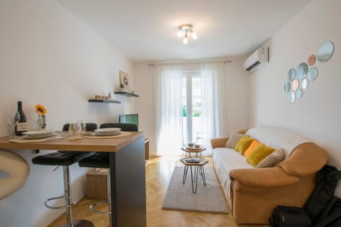Apartment Molly - Unit 377780-13