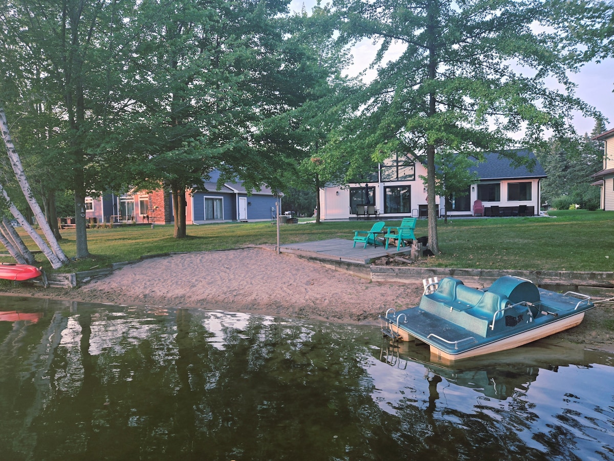 lakefront-retreat-w-private-beach-canadian-lakes/