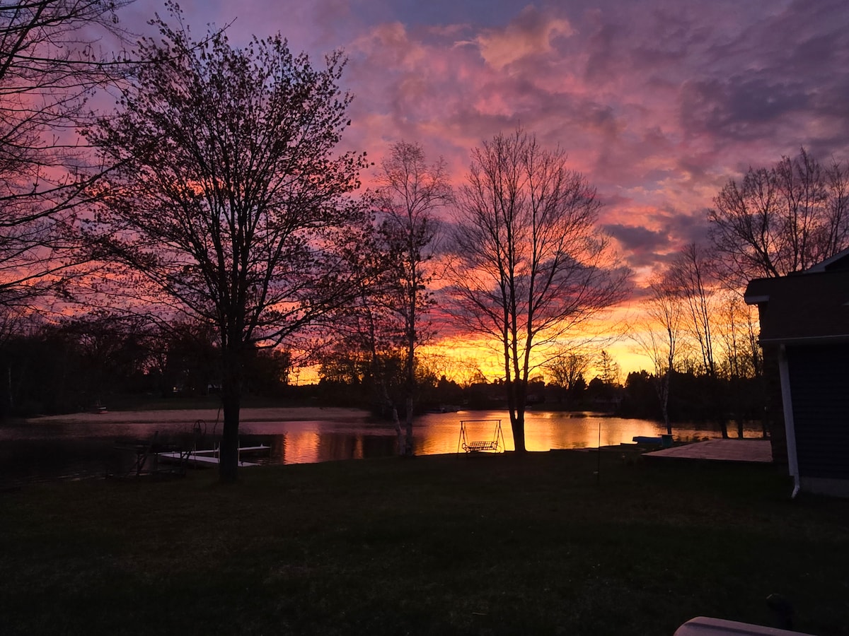 lakefront-retreat-w-private-beach-canadian-lakes/