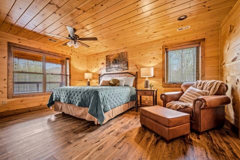 LOVED~Stunning MTN Views~Game room~Fire Pit