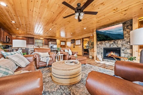 LOVED~Stunning MTN Views~Game room~Fire Pit