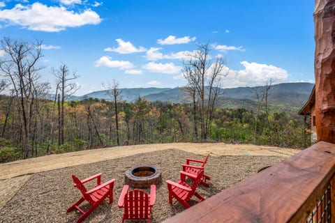LOVED~Stunning MTN Views~Game room~Fire Pit