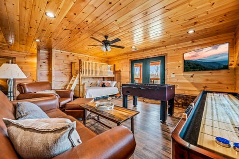 LOVED~Stunning MTN Views~Game room~Fire Pit
