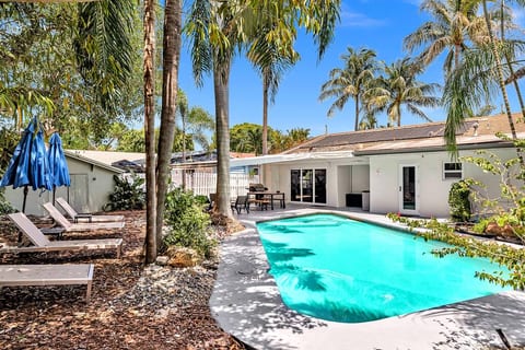 Private Jungle Pool Home | Arcade Games & Pool
