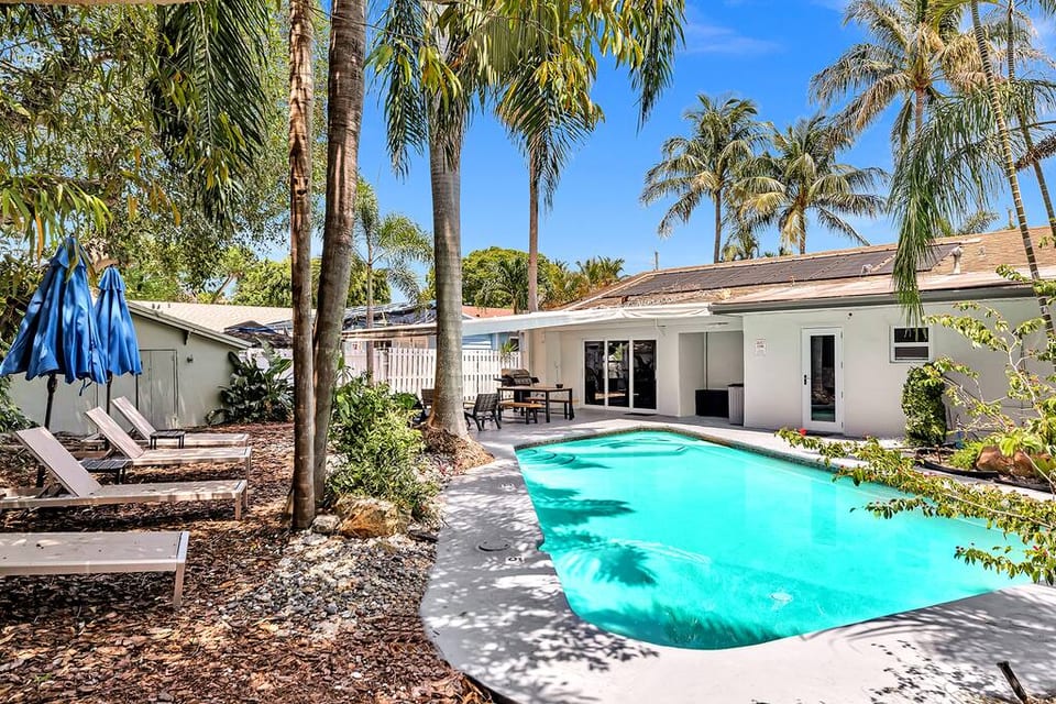 Private Jungle Pool Home | Arcade Games & Pool - Oakland Park