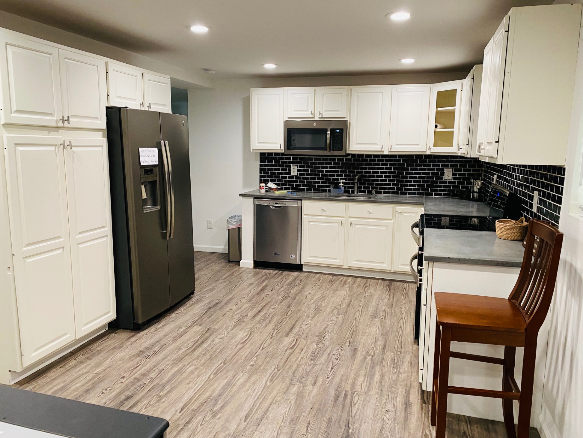 private-getaway-w-pool-hot-tub-game-room/