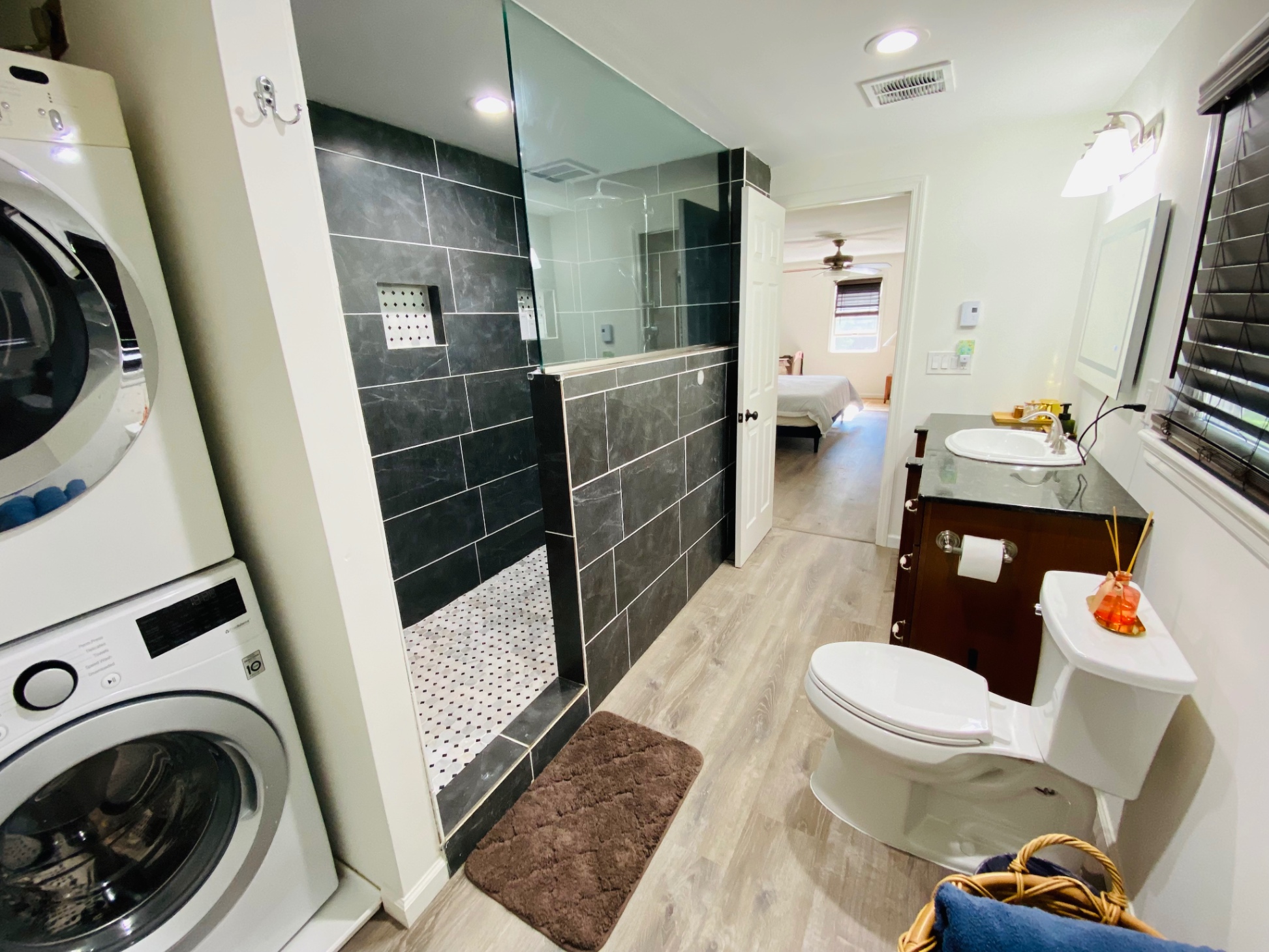 private-getaway-w-pool-hot-tub-game-room/