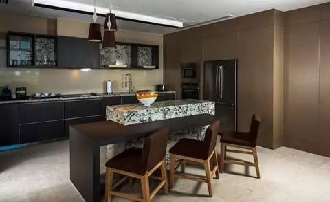Full kitchen