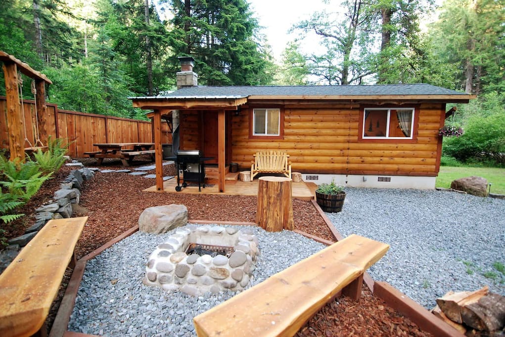 The Knotty Shack cabin, BBQ and outdoor seating area with fire pit.