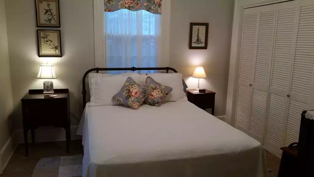 Bedroom Bedroom - Surprise Landing Cottage Fairhope - Fairhope