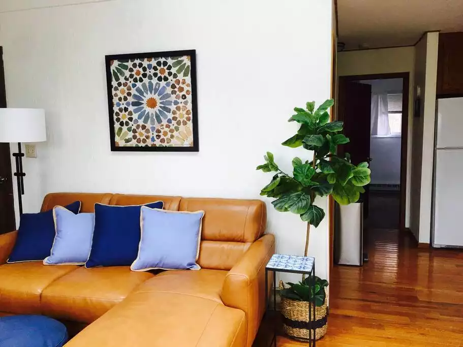 Relax on the Chaise lounge on the soft leather couch. Relax on the Chaise lounge on the soft leather couch. - La Caseta - The Hideout