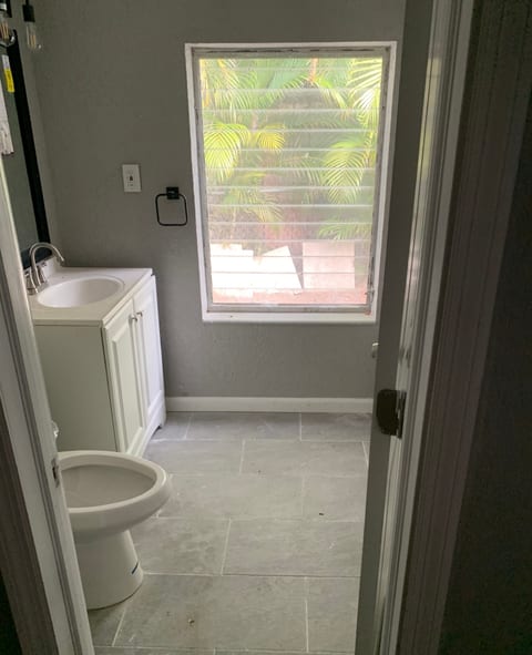 Spacious Retreat w/ Pool Near Beach & Las Olas