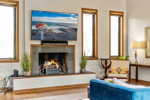 Large Bay View House w/Huge Deck & 400yr Old Oaks