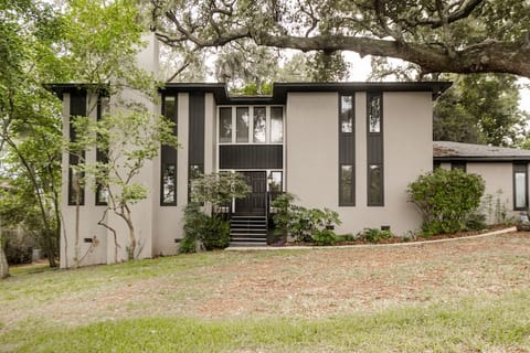 Large Bay View House w/Huge Deck & 400yr Old Oaks