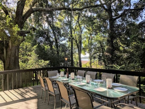 Large Bay View House w/Huge Deck & 400yr Old Oaks