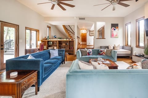 Large Bay View House w/Huge Deck & 400yr Old Oaks