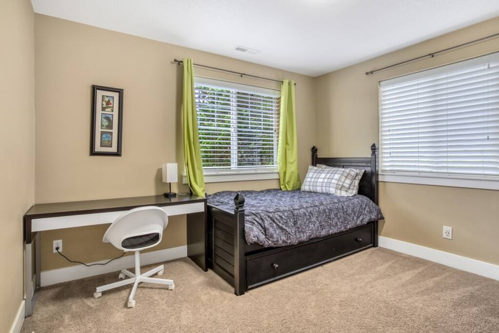 Bedroom 4 with twin bed and pull out trundle twin bed 