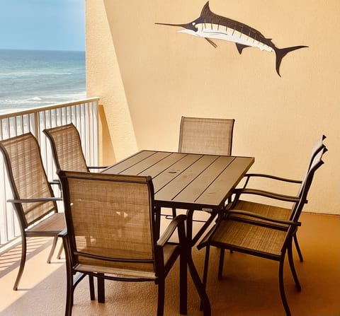 Dining alfresco