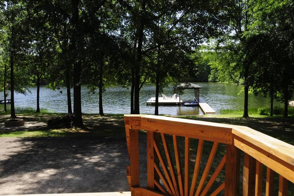 Quiet cove, low slope to the water.
