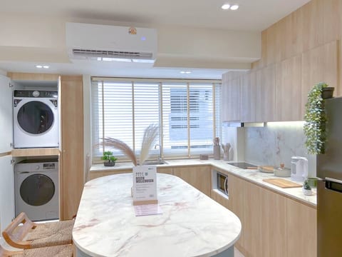 Spacious Modern Apartment by Nimman and Old City
