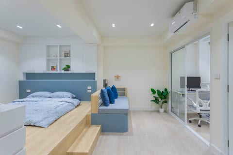 Spacious Modern Apartment by Nimman and Old City